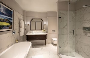 Suite with garden view and private terrace bathroom (1)