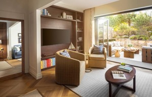 Suite with garden view and private terrace lounge