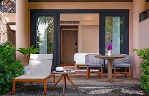 Deluxe Garden View Room 07