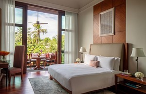 Anantara Hua Hin_Club Lagoon View Junior Suite_Bedroom 01