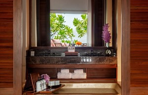Anantara Hua Hin_Club Anantara Sea View Suite_Bathroom 03