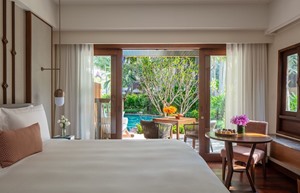 Deluxe Pool Access 04