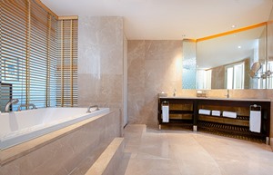 Intercontinental_Hotel_Hua_Hin_1_Bedroom_Club_Suite_1