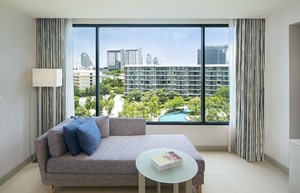amari_deluxe_pool_1