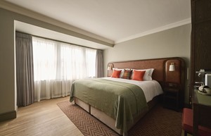 THE LEDDIE DELUXE BEDROOM