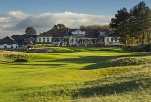SandA_18th_hole_and_clubhouse