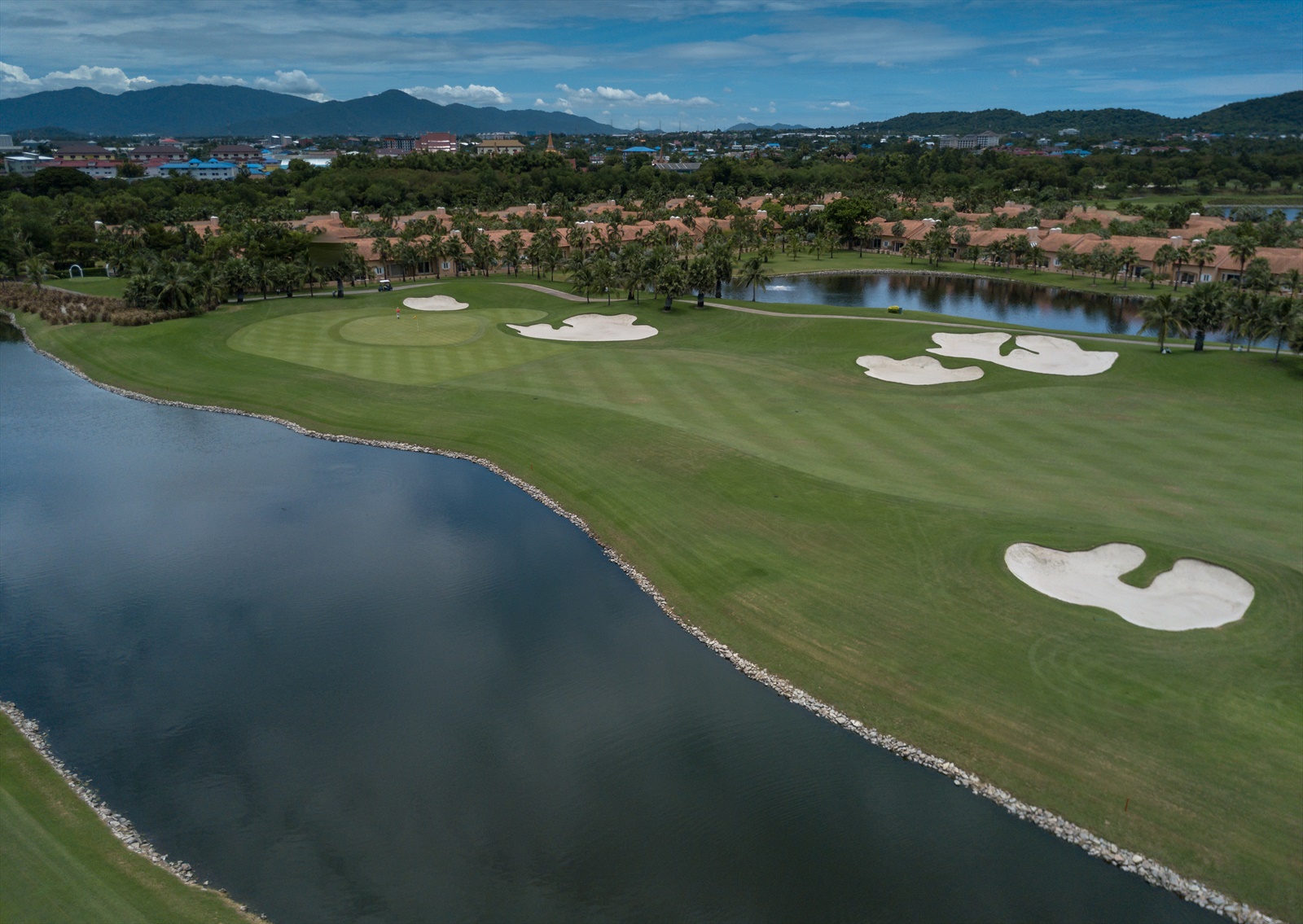 Choosing the Right Base for a Golf Tour