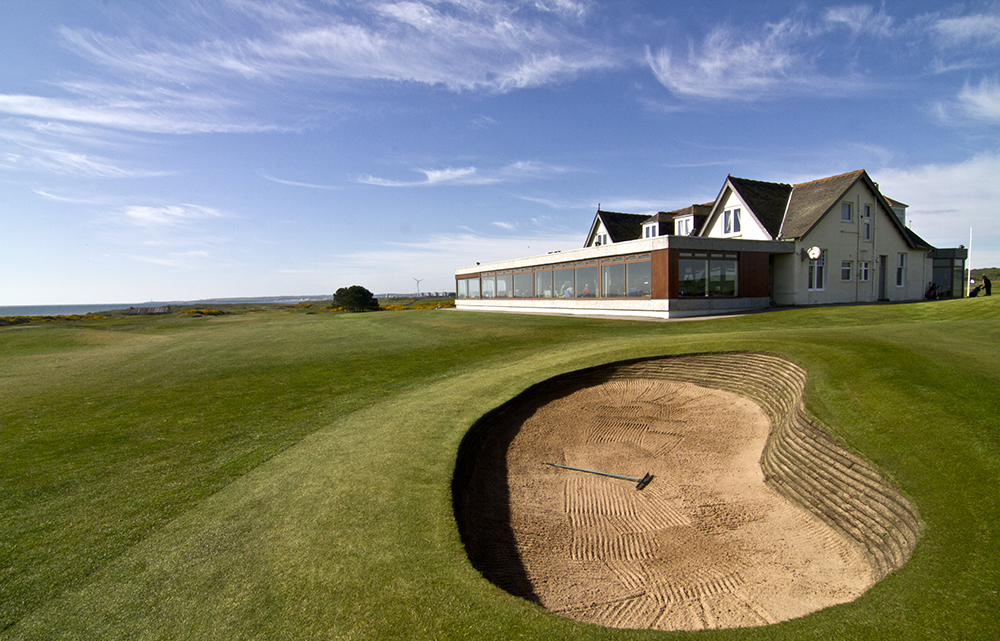 Murcar Links Clubhouse and 18th bunker
