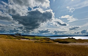 Castle Stuart 18th and clubhouse