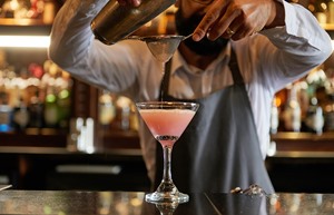 Dalmahoy Cocktail pouring small